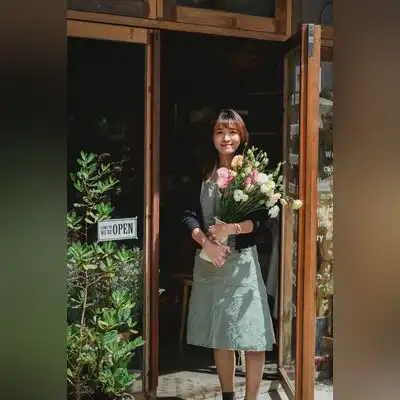 董新月